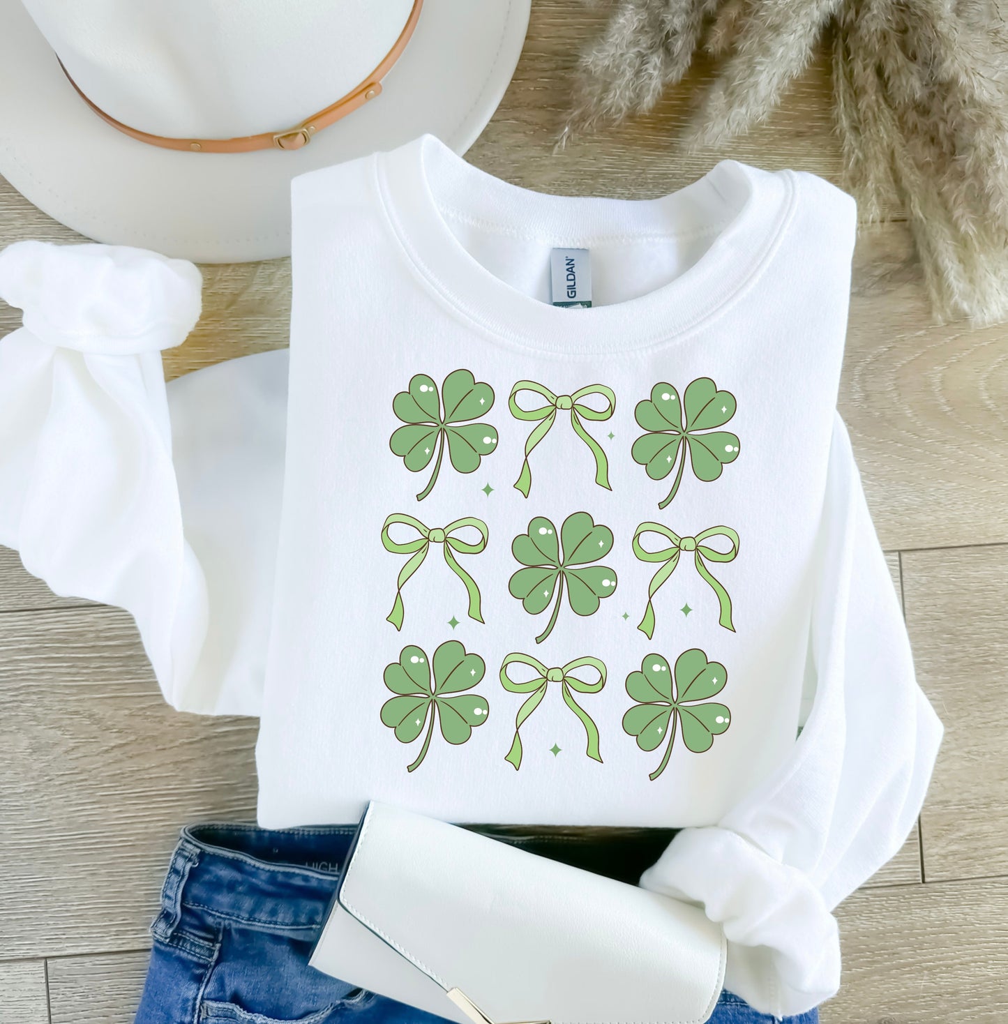 Clovers & Bows
